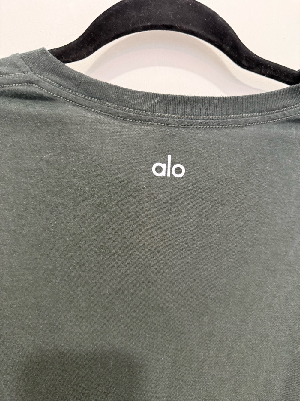 ALO Yoga Men's Short Sleeve Crew Neck T-Shirt - Dark Green